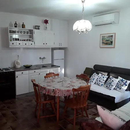 Doris Apartment